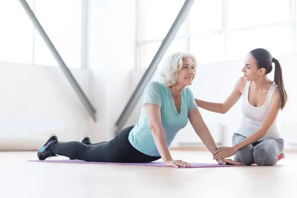 Instruktor grupowych zajęć pilates dla seniorów